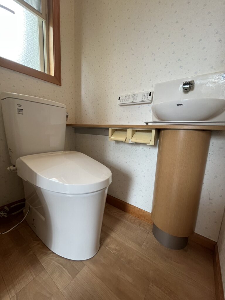 横須賀市　トイレリフォーム事例 【トイレが水漏れして床が腐食しているを解決！】
