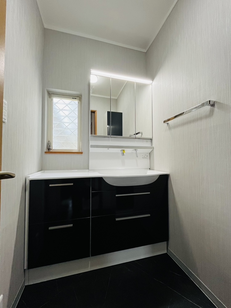 三浦市　洗面化粧台リフォーム事例 【収納が少ないを解決！】