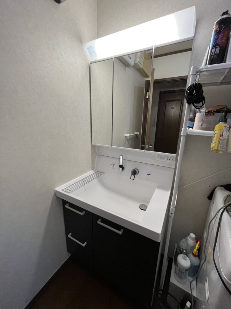 横須賀市　洗面化粧台リフォーム事例 【蛇口からの水漏れを解決！】