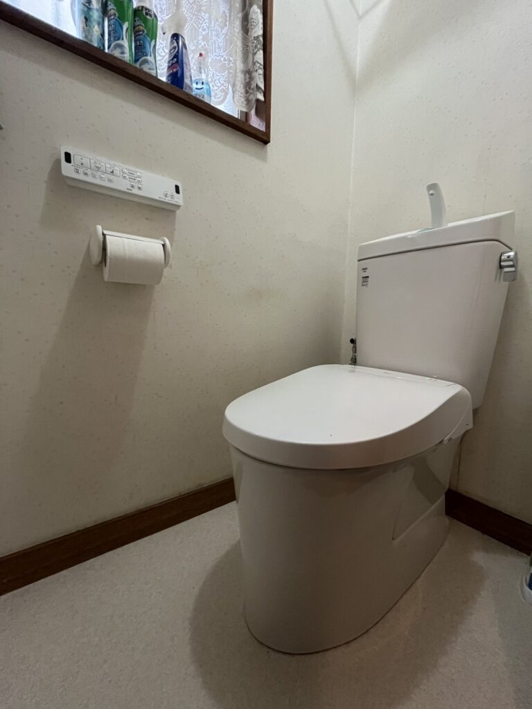 三浦市　トイレリフォーム事例 【トイレの床がへこむを解決！】