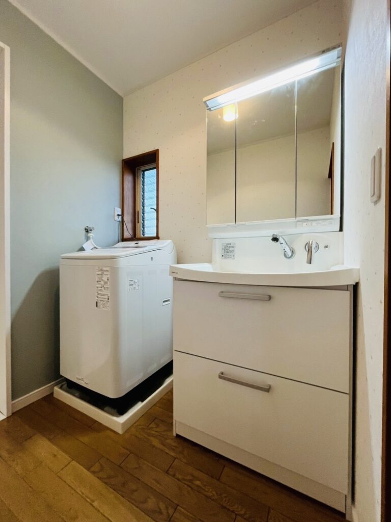 横須賀市　洗面化粧台リフォーム事例 【脱衣所の収納が使いにくいを解決！】