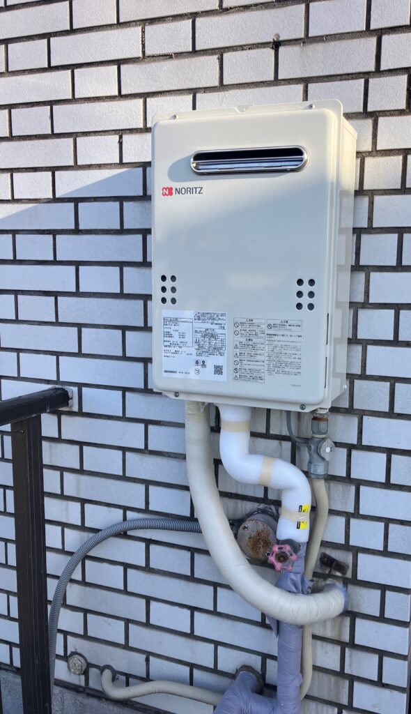 横浜市　給湯器交換事例 【寒さによる給湯器からの水漏れ故障を解決！】