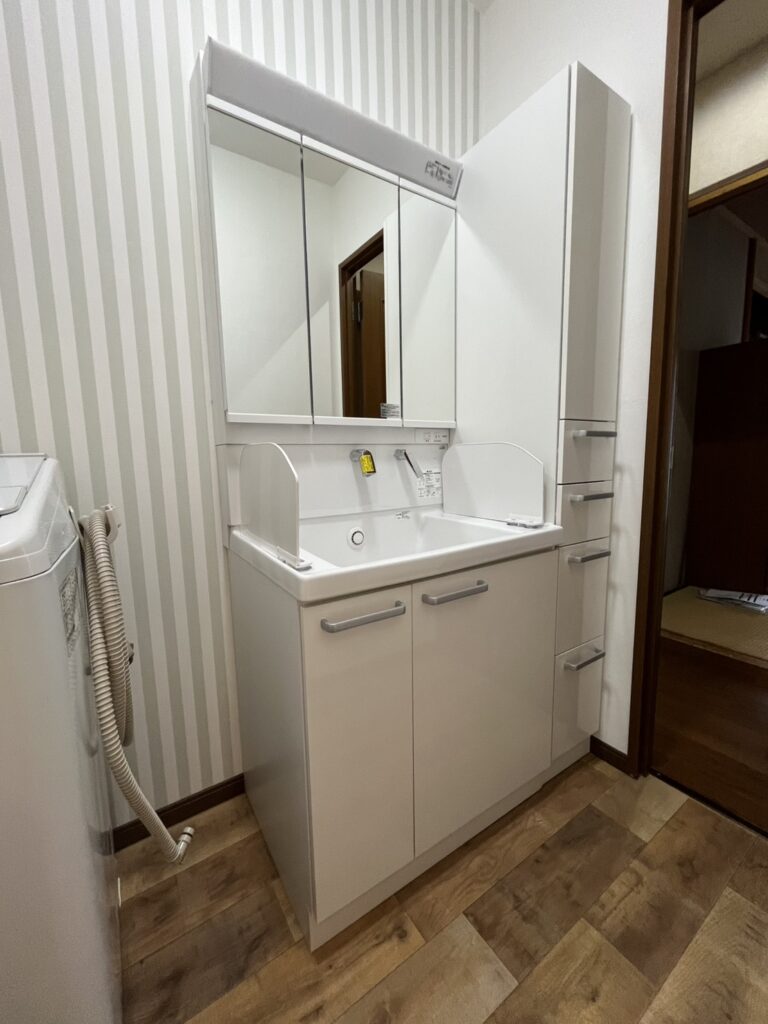 横須賀市　洗面化粧台リフォーム事例 【洗面所が古いを解決！】