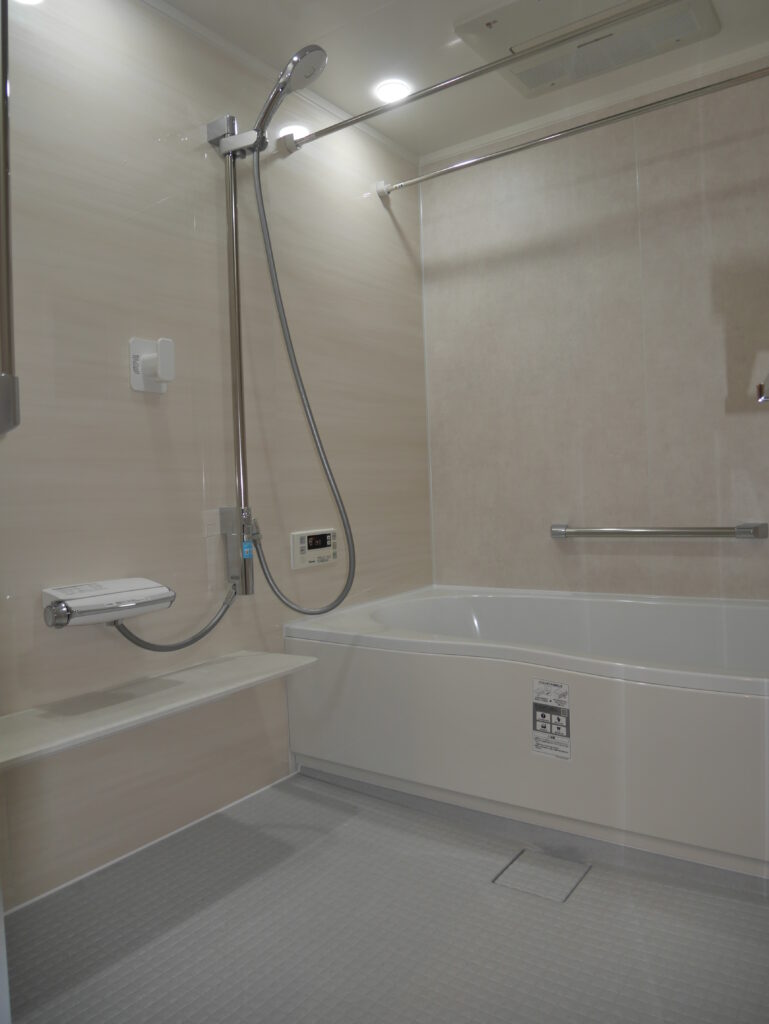 横浜市　お風呂リフォーム事例 【経年劣化で掃除が大変を解決！】