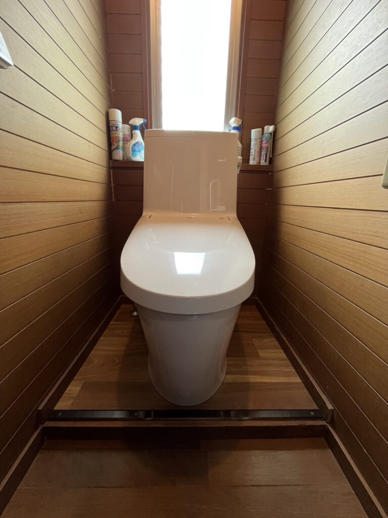 横須賀市　トイレリフォーム事例 【トイレが故障していて床もへこんでいるを解決！】