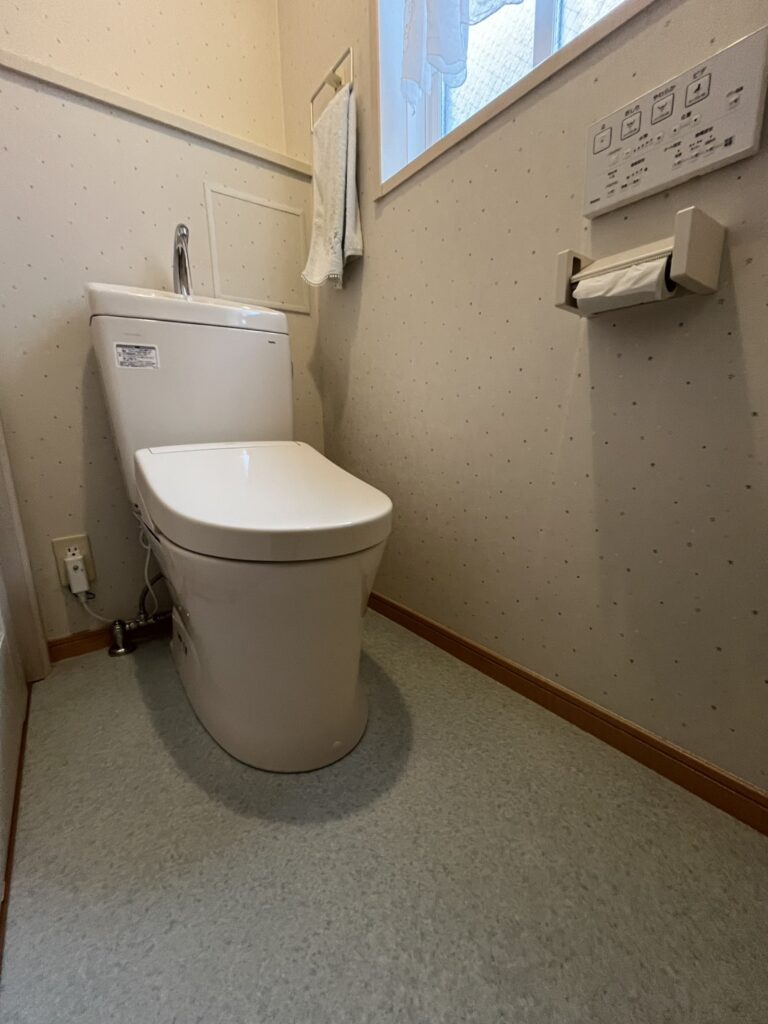 横須賀市　トイレリフォーム事例 【ウォシュレットからの水漏れを解決！】