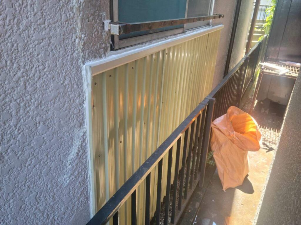 横浜市　木工事、板金補修リフォーム事例 【外壁の破損を解決！】