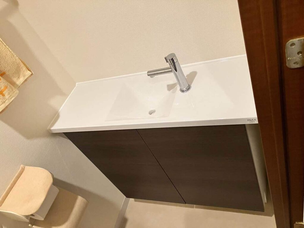 横浜市　トイレ洗面台リフォーム事例 【天板が黄ばんで見栄えが悪いを解決！】