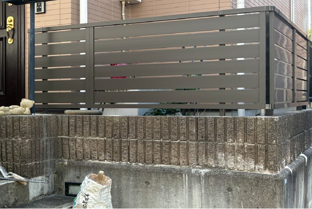 横浜市　外構フェンスリフォーム事例 【劣化した外構フェンスを解決！】