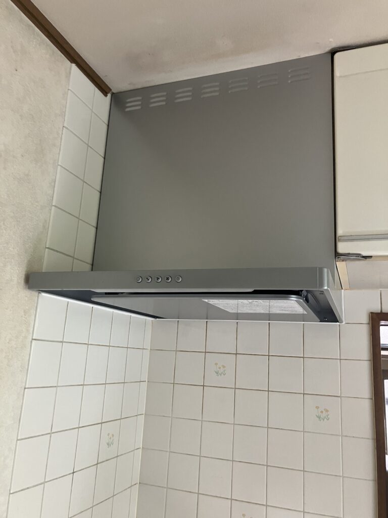 横須賀市　キッチン換気扇取替リフォーム事例 【換気扇を長く使っており、なかなか油汚れが取れないを解決！】