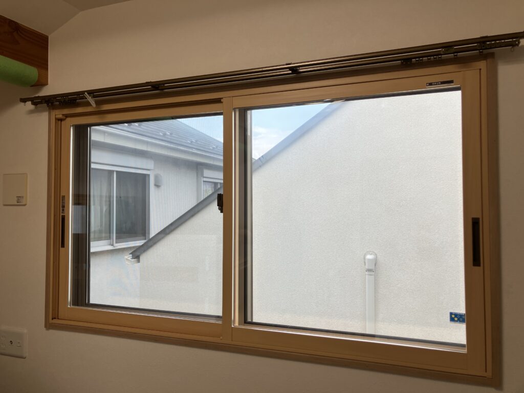 横浜市　内窓リフォーム事例 【電車の騒音を解決！】