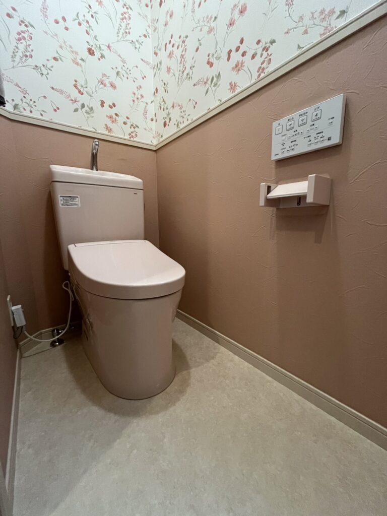 横須賀市　トイレリフォーム事例 【ウォシュレットからの水漏れを解決！】
