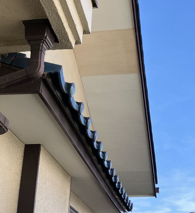 横浜市　軒天修繕リフォーム事例 【軒天に大きな穴があいているを解決！】